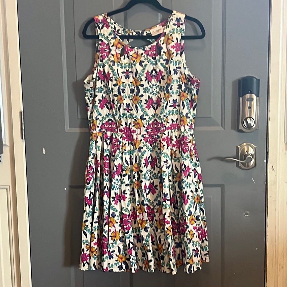 Women’s dress. Size 14.